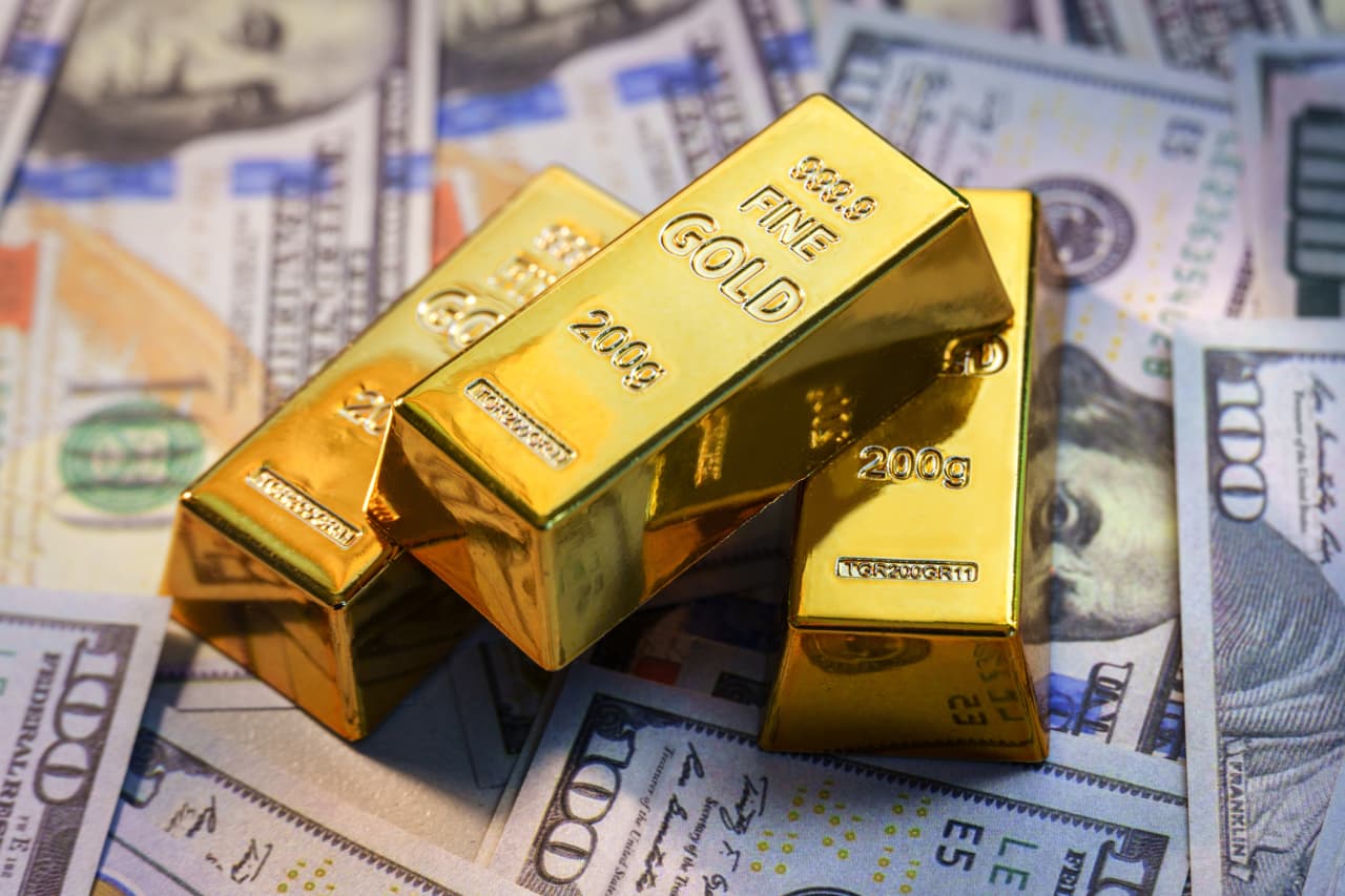 Gold’s $4,000 skirmish continues as it eyes worst quarter in 13 years
