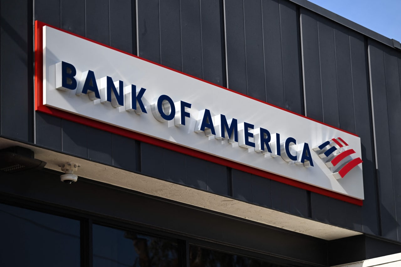 Bank of America’s stock falls despite blockbuster earnings report