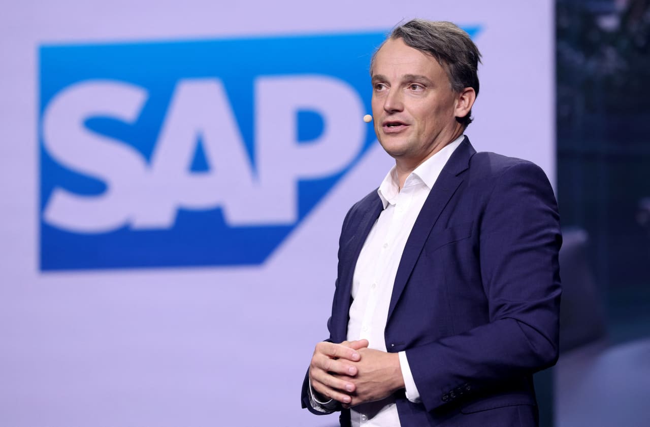 SAP’s stock rises on strong revenue, but analysts warn of guidance risks