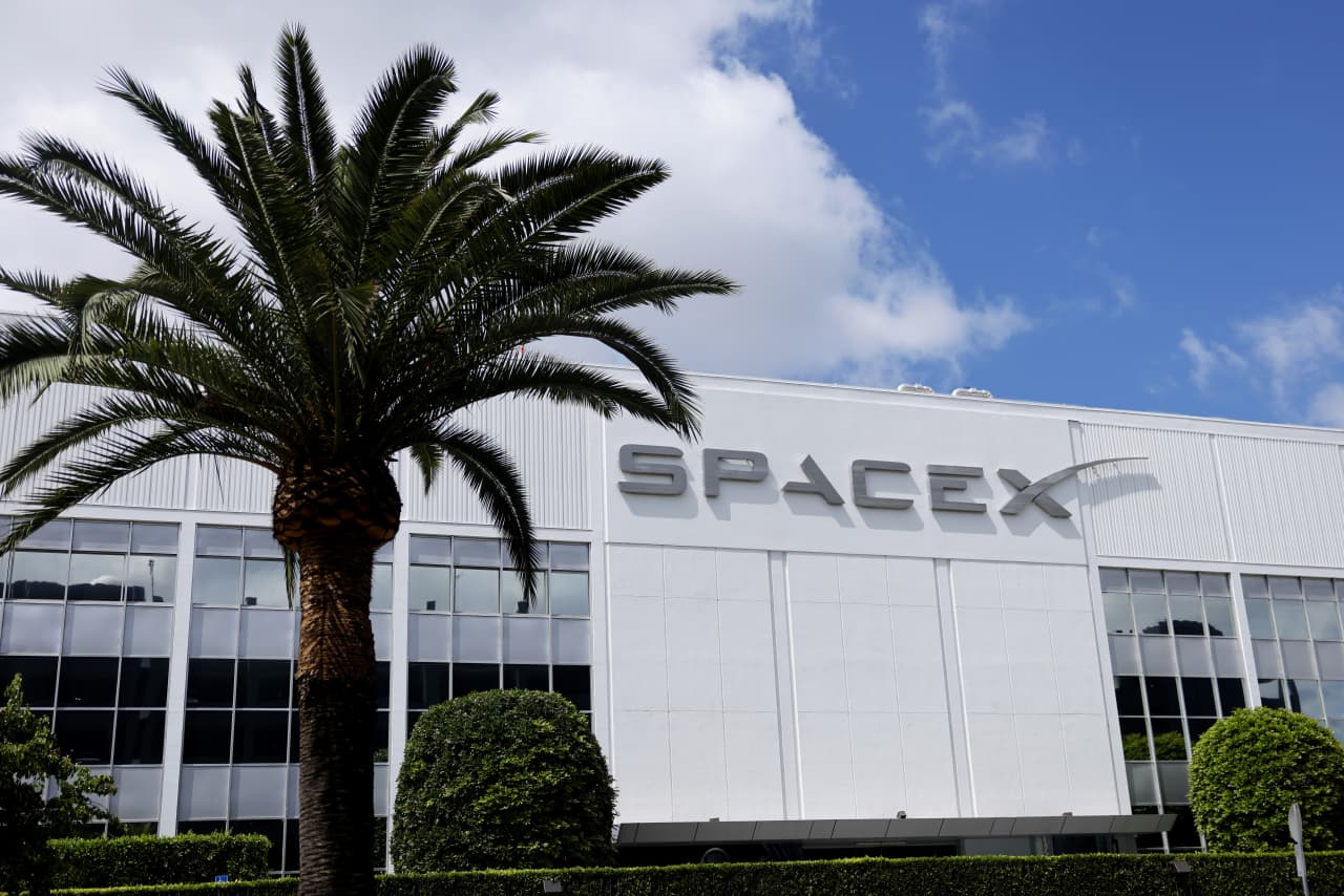 SpaceX’s new $11 billion ‘saving grace’ comes with a big catch