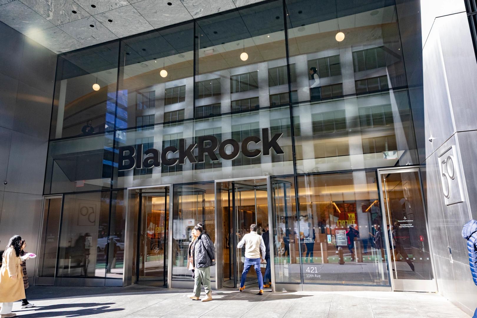BlackRock's crypto assets fall 39% despite $15 billion of net inflows