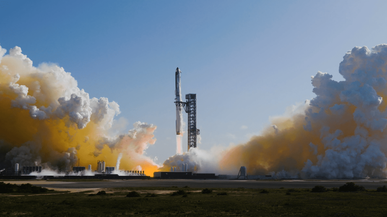 SpaceX’s stock falls to a new low despite a near-flawless Starship flight