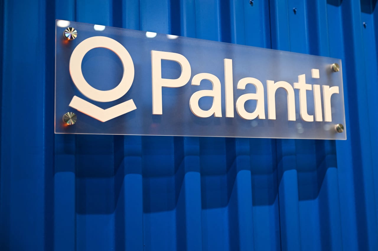 Palantir’s stock bounces back as analyst cheers company’s unique AI advantage